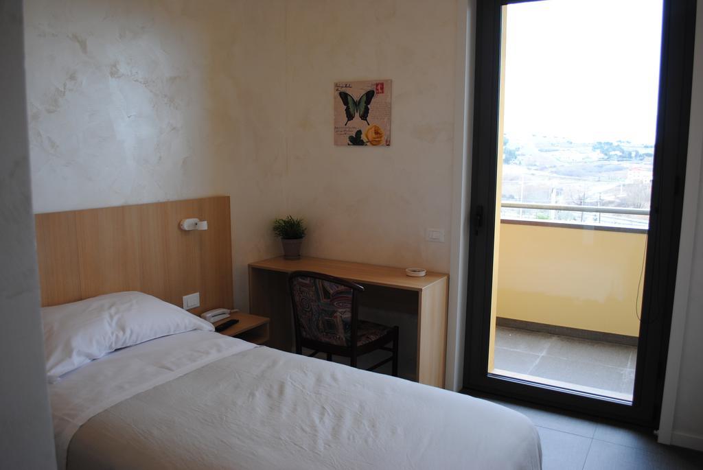 Hotel La Tavernetta Campobasso Szoba fotó
